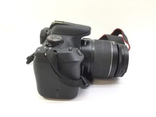 camara digital evil canon eos 2000d