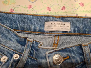 Pantalón vaquero bordado floral