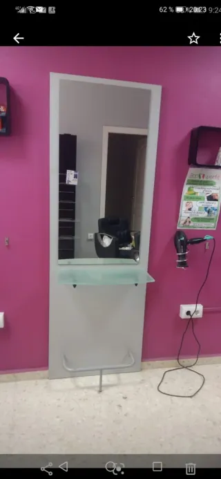 Espejo de peluquería son dos . La unidad vale 65