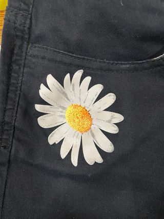 Pantalones Desigual negros con flor