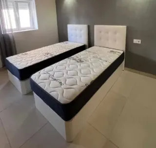 Canapé , base tapizada, somier, cabezal, mesita