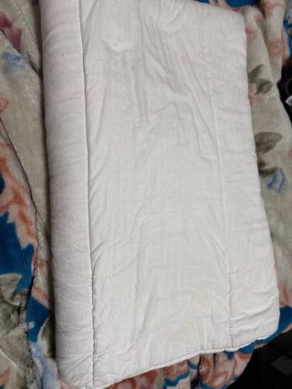 Manta 1,90/1,35 cm con funda multicolor