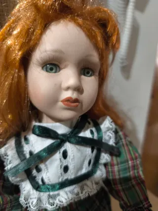 Muñeca de porcelana vintage