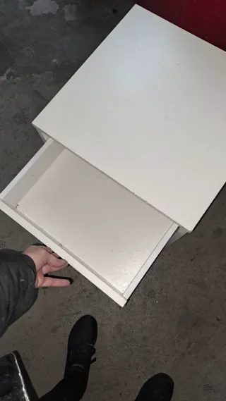 Cajonera mesita de noche blanca con ruedas