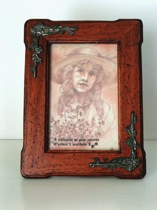 Moldura nova em madeira com aplicações em estanho