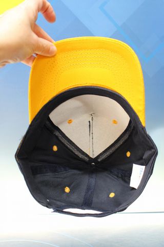 Gorra Michelin. 08. Azul y mostaza. Algodón serigrafiado.