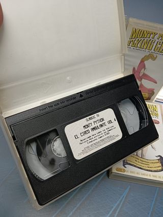 Monty Python flying circus . VOSE. 6 cintas VHS vol 1 al 6