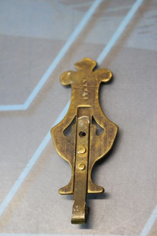 Cogador, gancho, perchero en forma de lira. Italia.