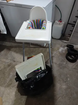 2 Tronas de bebé blanca con cojín