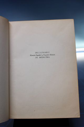 Antiguo diccionario de Medicina Alemán – Español y viceversa.