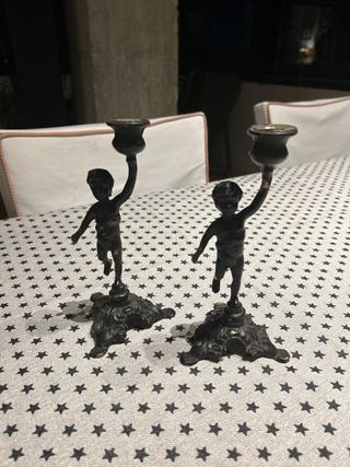 Pareja de candelabros de metal