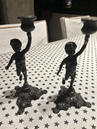 Pareja de candelabros de metal