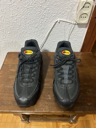 Nike Air Max 95 Negro Naranja