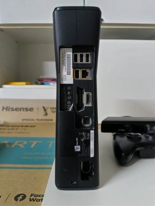 Xbox 360 con Kinect e gioco Assassin's Creed