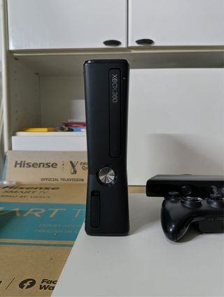 Xbox 360 con Kinect e gioco Assassin's Creed