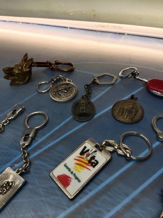 17 llaveros varios, metalicos, observa las fotos