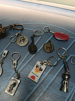 17 llaveros varios, metalicos, observa las fotos