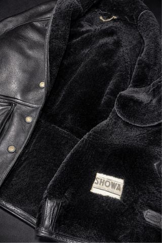 Montone in pelle SHOWA nero