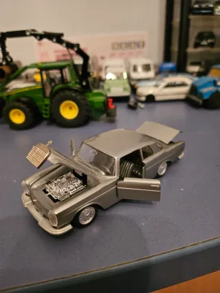 Mercedes 250 1/43 Pilen