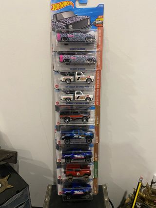 Lote 8 Hot Wheels Pick-up EUA + Suporte