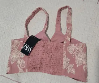 Top Zara bordado floral rosa