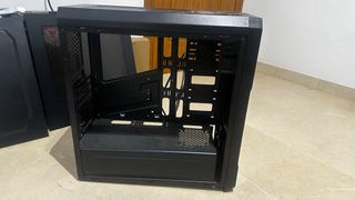 Caja PC Negra (con detalles)