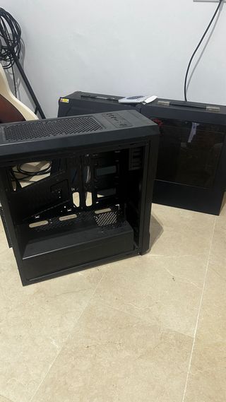 Caja PC Negra (con detalles)