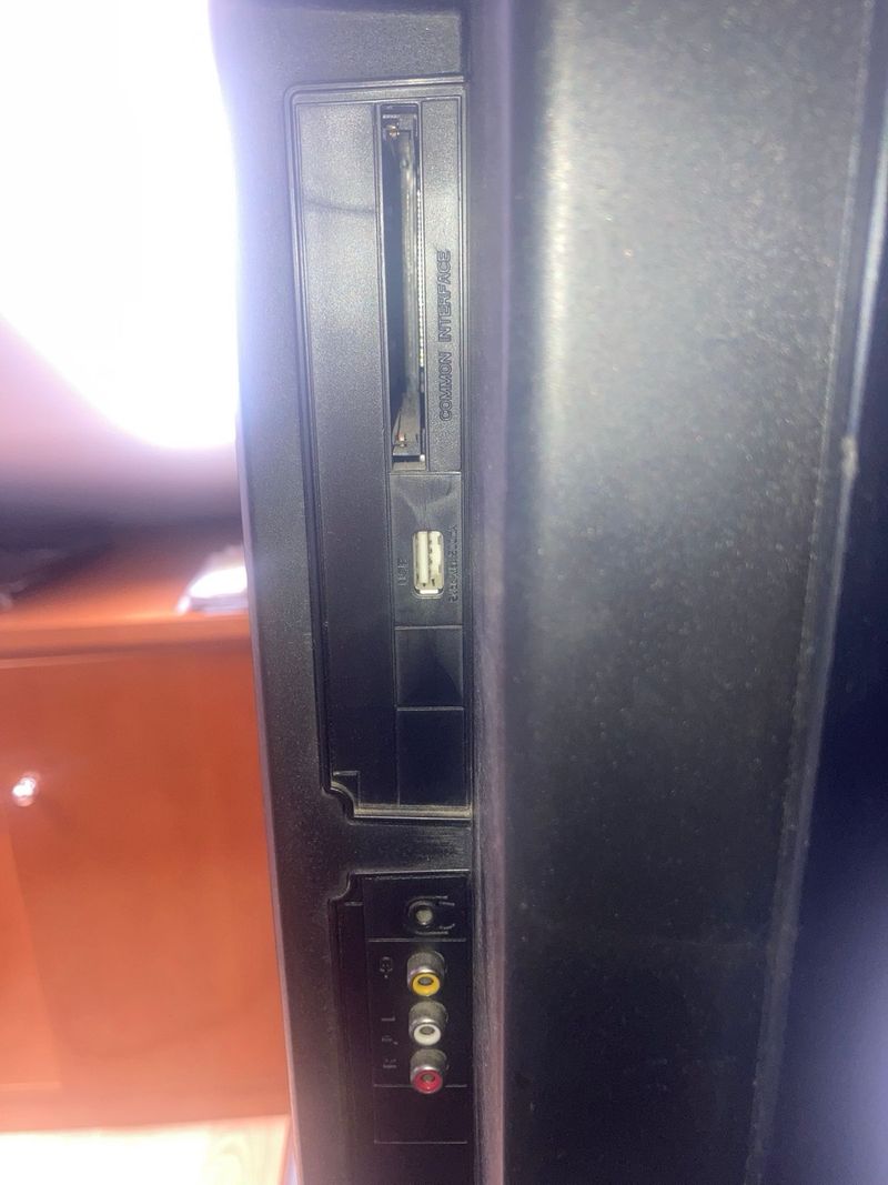 Televisión LCD OKI V40B FHSU con mando afbeelding 3