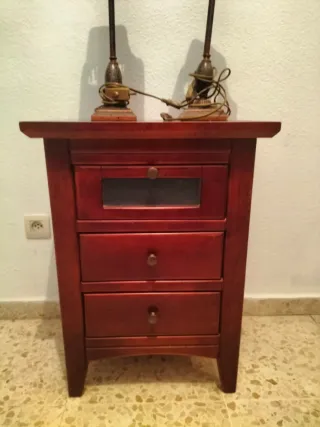 Cómoda/espejo y mesitas de madera maciza color cao