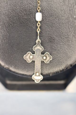 Rosario pequeño, infantil con cuentas blancas ¿nácar?