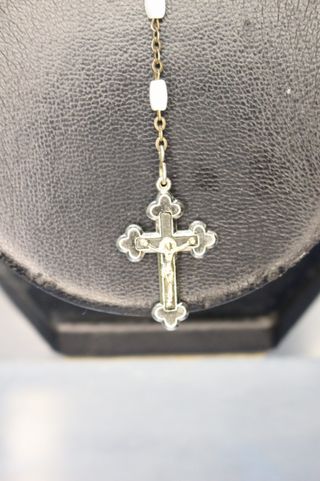 Rosario pequeño, infantil con cuentas blancas ¿nácar?