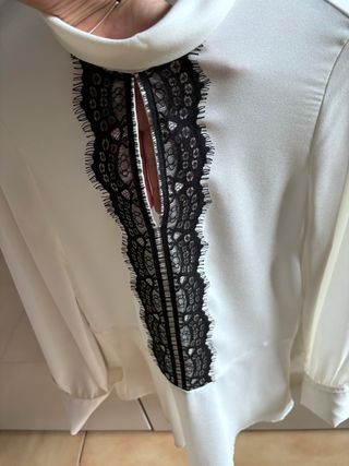 Camicia Zara Basic bianca con pizzo nero taglia XS