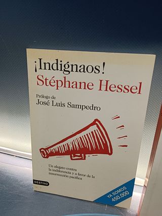 3 novelas , Indignaos!, Sin genero de dudas, MicroRRelatos