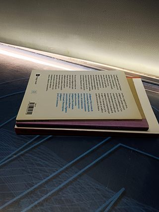 3 novelas , Indignaos!, Sin genero de dudas, MicroRRelatos