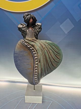 Figura decorativa, ceramica, 45x18 cm.