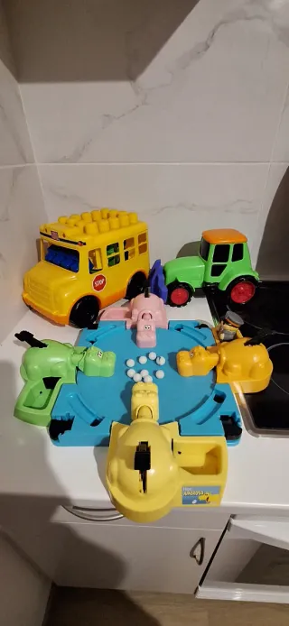 Juguetes: Autobús y Tractor