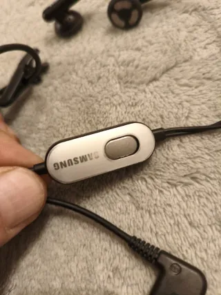 Auriculares Samsung retro con micro (20-pin)
