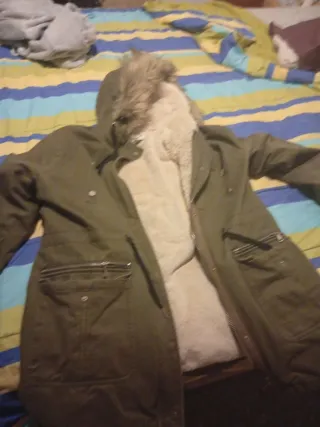 Parka verde con forro de borreguito está nueva