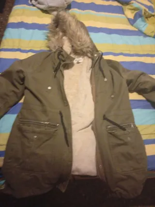 Parka verde con forro de borreguito está nueva