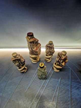 Lote de 4 botellas de licor CASAS COLGANTES (Cuenca)