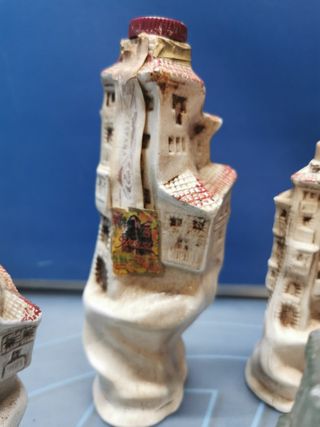 Lote de 4 botellas de licor CASAS COLGANTES (Cuenca)