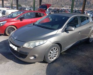 Renault 476258 refuerzo paragolpes del megane iii