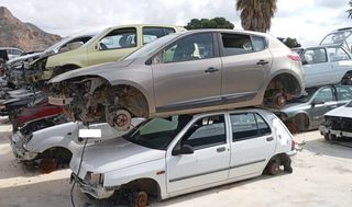 Renault 476258 refuerzo paragolpes del megane iii