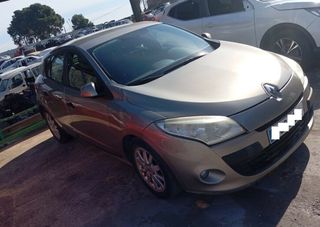 Renault 476258 refuerzo paragolpes del megane iii