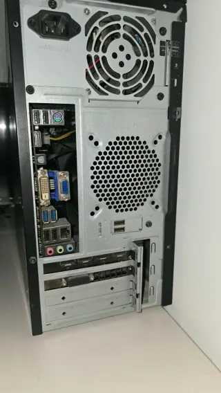 PC Acer Predator Negro y Naranja