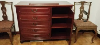 Cómoda de madera.