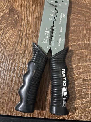 Herramienta Cortacables y Pelacables RATIO GS