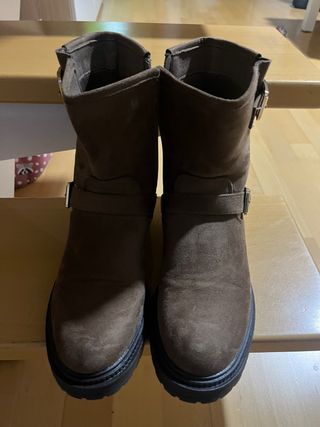 Botines marrones con hebilla