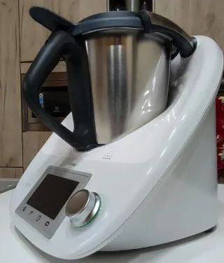 Bimby TM5 con accessori e ricettario Ottimo stato