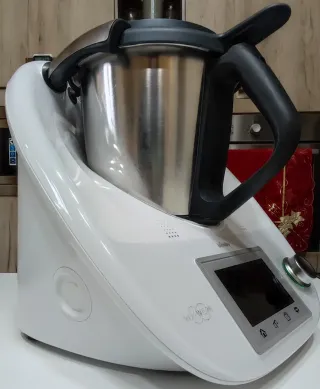 Bimby TM5 con accessori e ricettario Ottimo stato